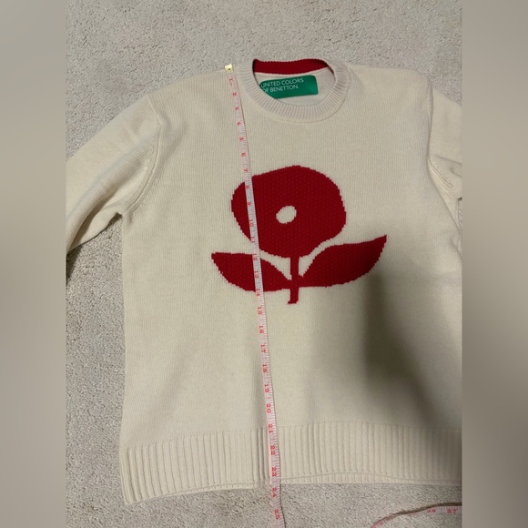 United Colors Of Benetton Cream Sweater with Red Floral Motif 80% Lana wool - Picture 4 of 5